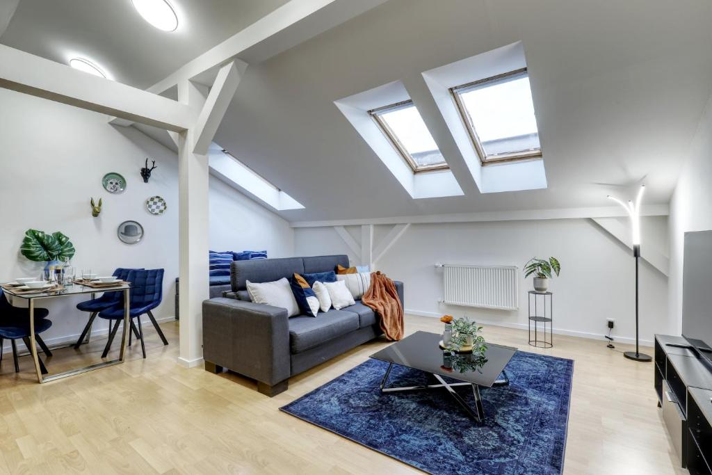 Spacious Old Town LOFT for 6