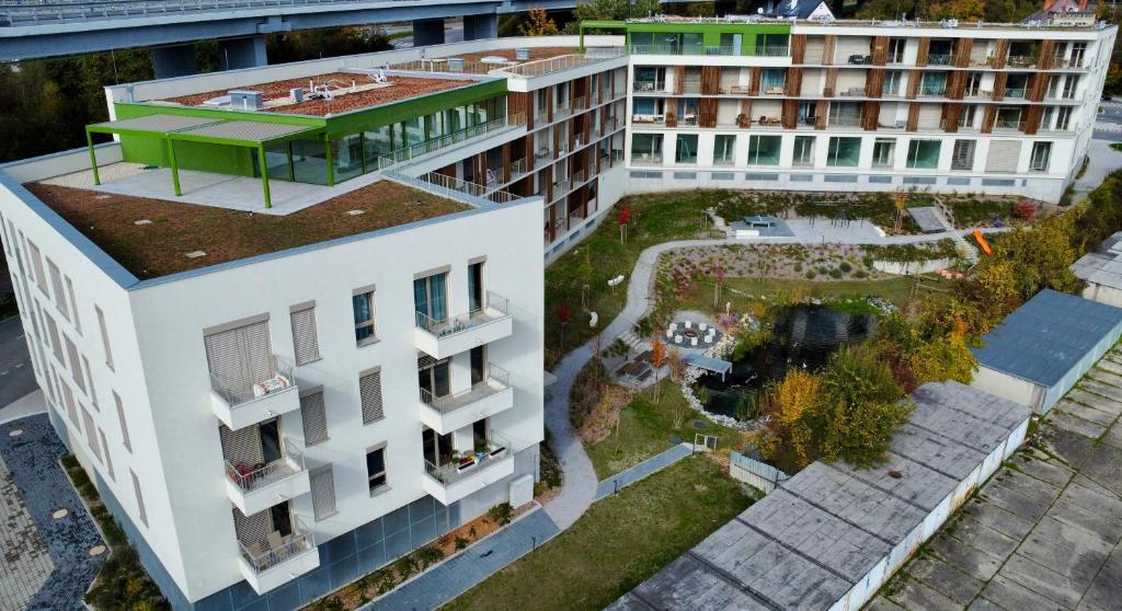 Simcity VI I Central park with Air Con, garage,balcony and self check-in