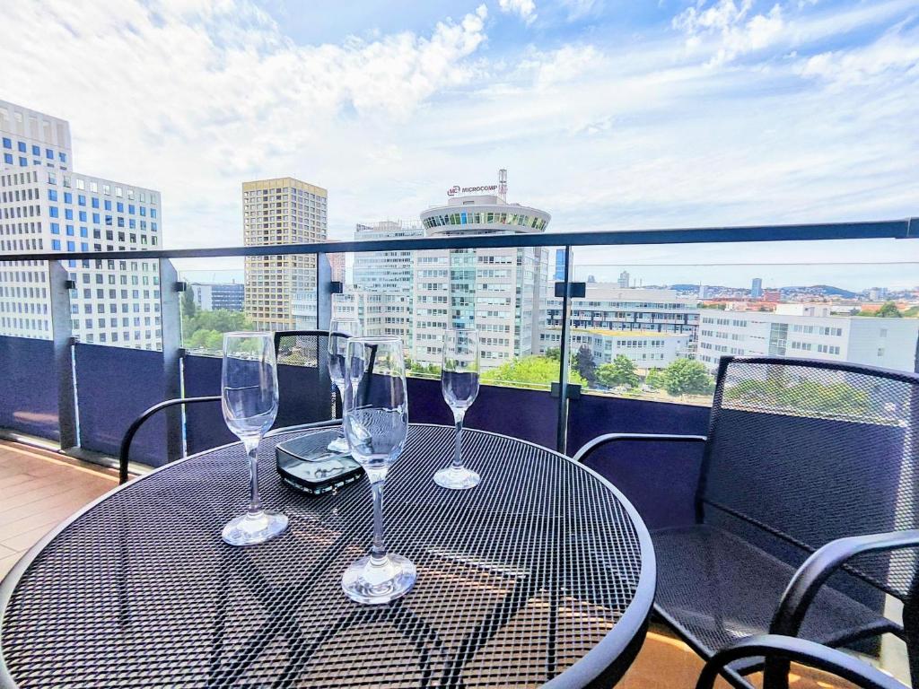 Mills - free parking - balcony with city view - close to Nivy mall