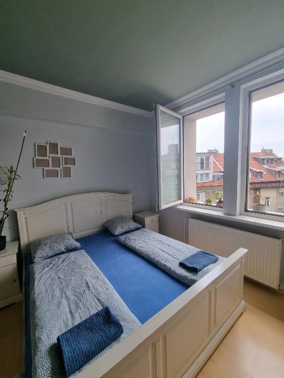 Big 4 room huge apartment