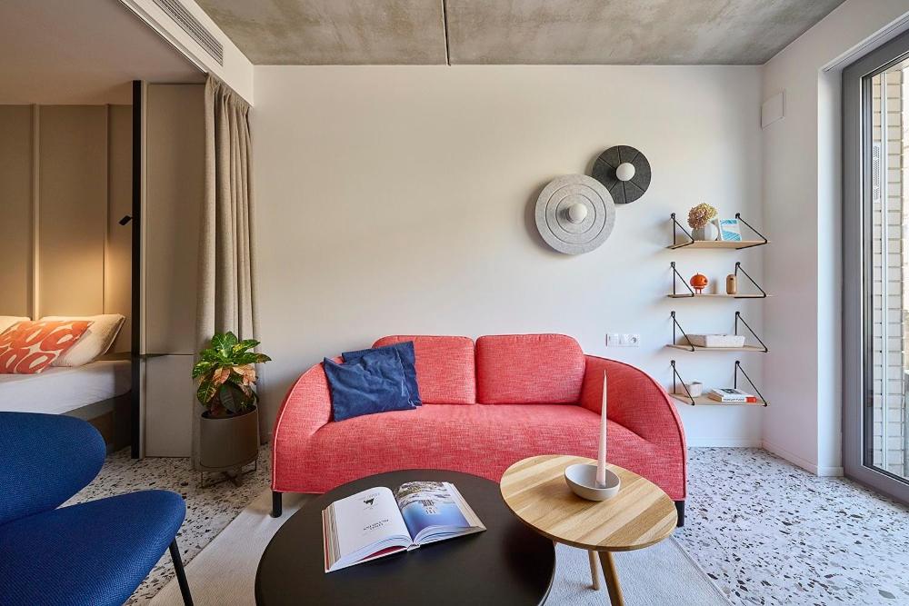Design Studio Close 2 Center