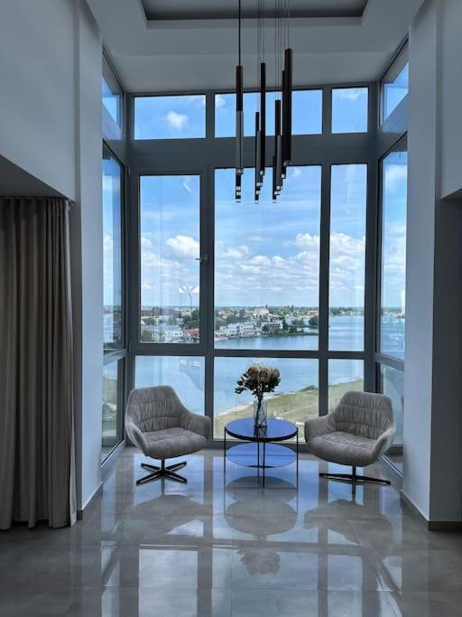 Luxusný Penthouse nad jazerami 230 m2, 3x garáž, WIFI