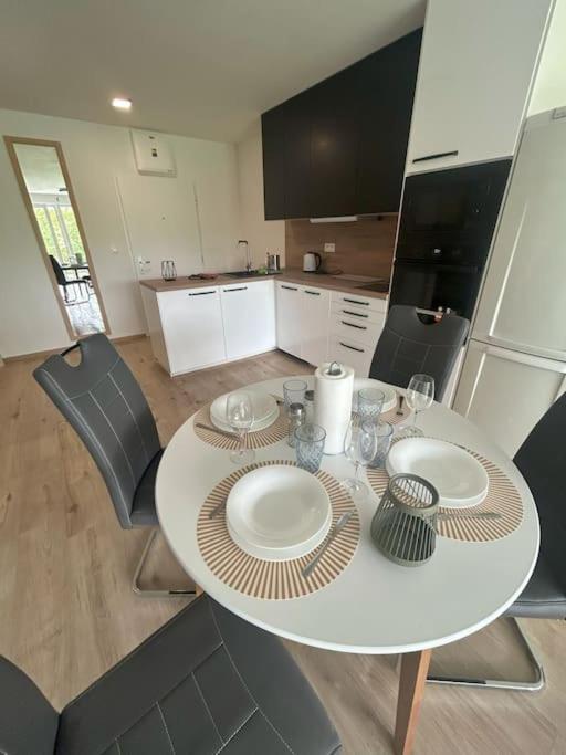 Modern aparment in Moruse compex with free parking