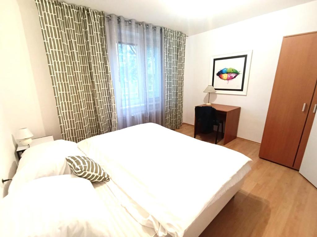 Charming City flat with Free Parking and two balconies