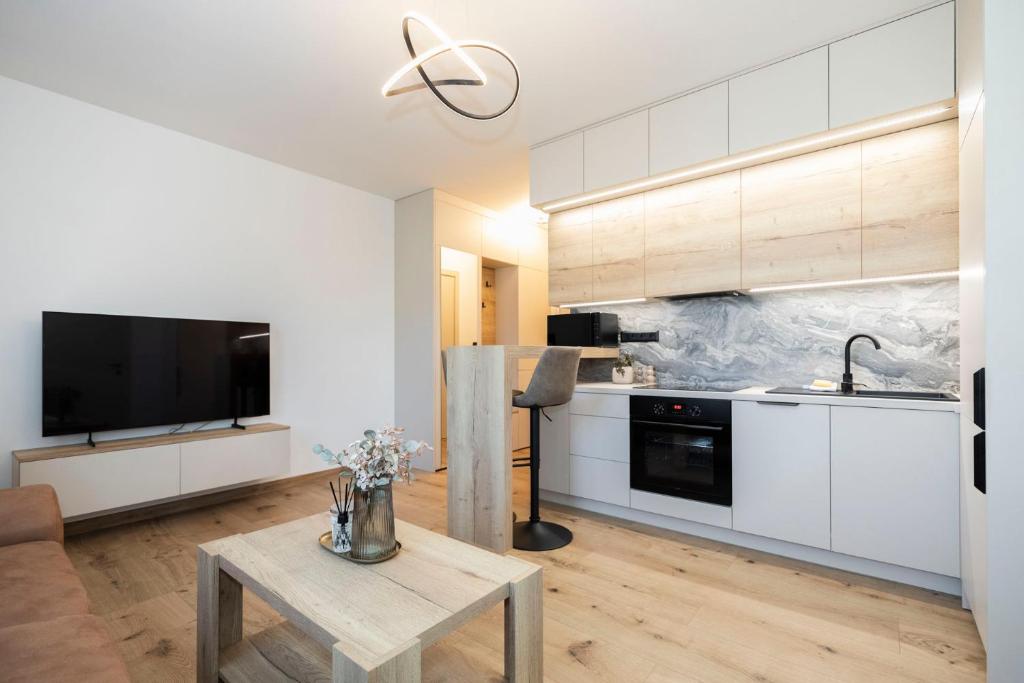 ALURE RESIDENCES 9 & 24h self check-in, private parking in front of the apartment building included, new building, terrace, the apartment building has its own park with a lake and outdoor fitness, children's playground, CITY CENTER