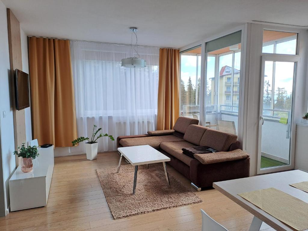 Apartment No. 11, Apartment House Oliver